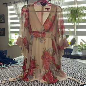 Betsey Johnson Flowered MIDI Dress with Bell Sleeves Size 6